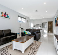 Ella House Adelaide - Whitsundays Accommodation