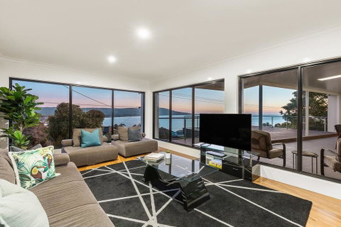 Ellerina Sea Vista Luxury Family Retreat With Sauna, Pool, Amazing Water Views, Walk To Beach - Whitsundays Accommodation 3