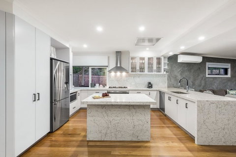 Ellerina Sea Vista Luxury Family Retreat With Sauna, Pool, Amazing Water Views, Walk To Beach - Whitsundays Accommodation 2