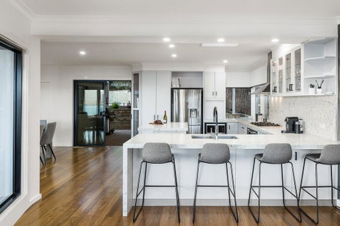 Ellerina Sea Vista Luxury Family Retreat With Sauna, Pool, Amazing Water Views, Walk To Beach - Whitsundays Accommodation 1