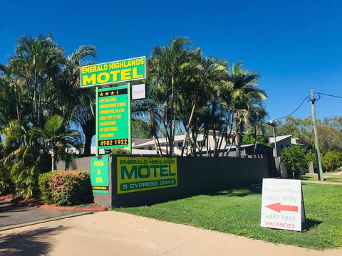 Emerald Highlands Motel - Whitsundays Accommodation 0