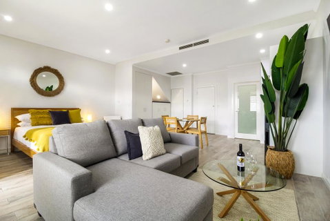 Enjoy Bayside Life At Stylish Studio Close To City - Whitsundays Accommodation 0