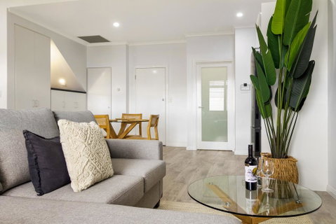 Enjoy Bayside Life At Stylish Studio Close To City - Whitsundays Accommodation 1