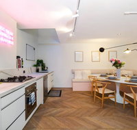 Enjoy Cafe Culture From Chic Warehouse Conversion - Whitsundays Accommodation