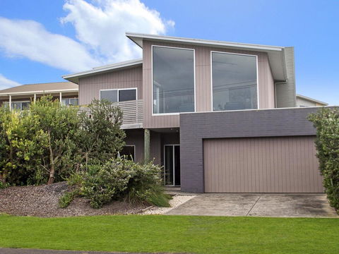 ESCAPE 2 BROPHY - Whitsundays Accommodation 1