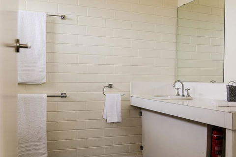 Esperance Coastal Retreat - Whitsundays Accommodation 0