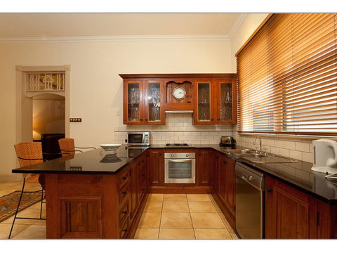 Fairholme Townhouse - Whitsundays Accommodation 1