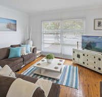Family Beach House With Parking and Outdoor Dining - Whitsundays Accommodation