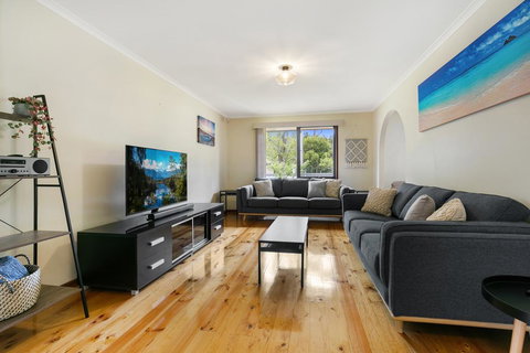 Family Getaway - Walk To Bay Beach - Whitsundays Accommodation 0