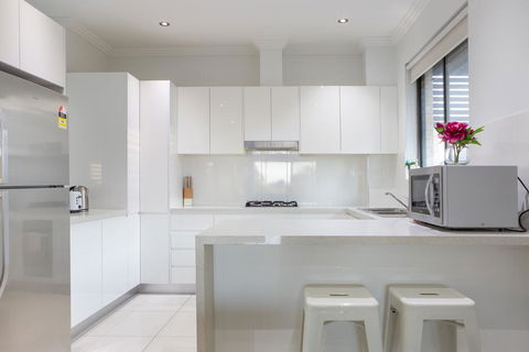 Family Size Apartment Close To Westmead Hospital - Whitsundays Accommodation 3