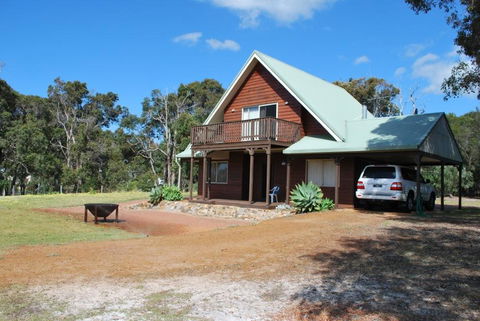 Farm Lane Retreat - Whitsundays Accommodation 0