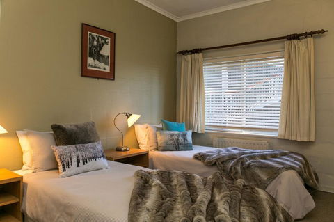 Feathertop Alpine Lodge - Whitsundays Accommodation 1