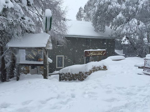 Feathertop Alpine Lodge - Whitsundays Accommodation 0
