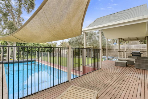 Fern Beach House - Whitsundays Accommodation 1