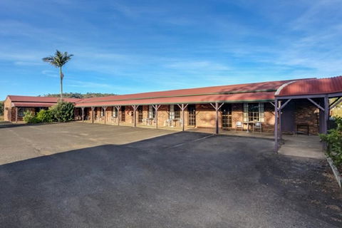 Fernvale Hotel Motel - Whitsundays Accommodation 1