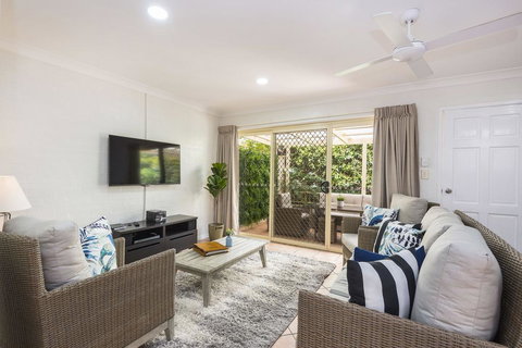 Fiesta Palms 2 - Central Byron Bay - Whitsundays Accommodation 0