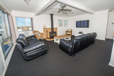Fingal Bay Beach House, 32 Lentara Street - Whitsundays Accommodation 2