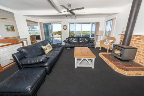 Fingal Bay Beach House, 32 Lentara Street - Whitsundays Accommodation 3