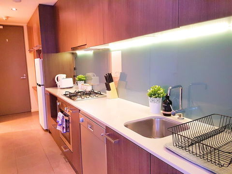 FITZROY FANTASTIC 1BR APT With FREE WINE, NETFLIX, WIFI, Close To TRAMS, COLES - Whitsundays Accommodation 2