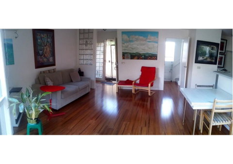 Fitzroy Spacious House - Whitsundays Accommodation 1