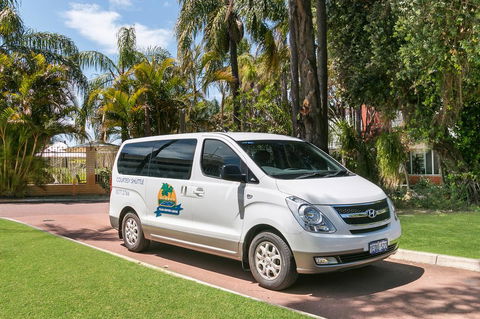 Flag Motor Lodge - Whitsundays Accommodation 0
