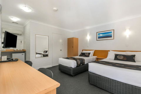 Flag Motor Lodge - Whitsundays Accommodation 1