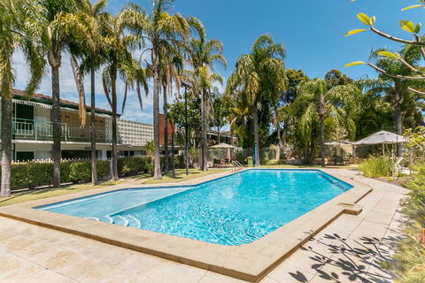 Flag Motor Lodge - Whitsundays Accommodation 2