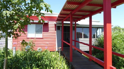 Flame Hill Vineyard - Whitsundays Accommodation 3