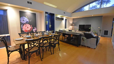 FLORENCE HOUSE Sundrenched Luxury With Pool & Deck - Whitsundays Accommodation 3