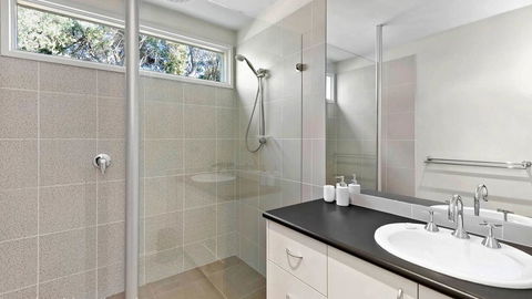 FLORENCE HOUSE Sundrenched Luxury With Pool & Deck - Whitsundays Accommodation 1
