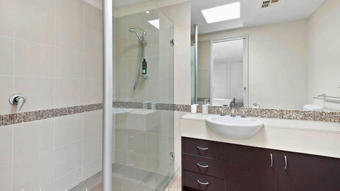 FLORENCE HOUSE Sundrenched Luxury With Pool & Deck - Whitsundays Accommodation 2