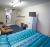Fourth Ave Motor Inn - Whitsundays Accommodation