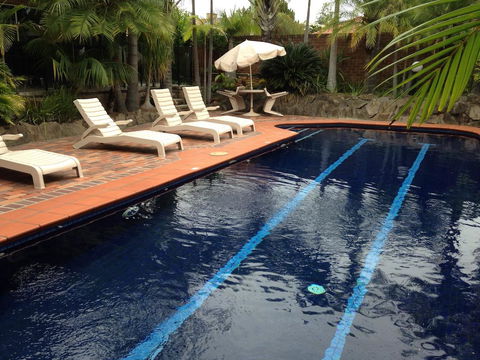 Francis Phillip Motor Inn And The Lodge - Whitsundays Accommodation 2