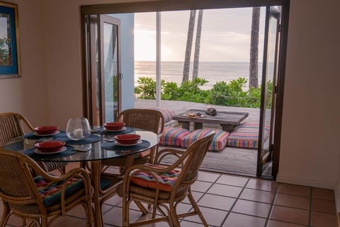 Frangipani Beach House - Newell Beach - Whitsundays Accommodation 2