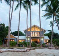 Frangipani Beach House - Newell Beach - Whitsundays Accommodation