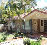 FRANGIPANI BEACH HOUSE - PET FRIENDLY 22 Belbourie Cres Boomerang Beach - Whitsundays Accommodation
