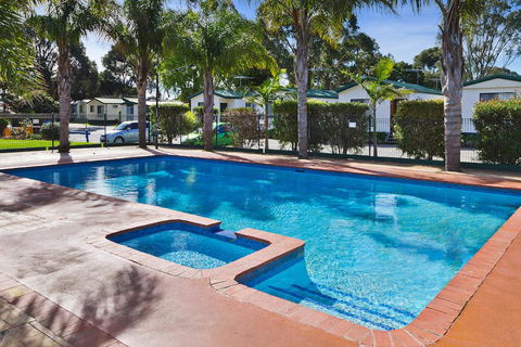 Frankston Holiday Park And Sandhurst Motel - Whitsundays Accommodation 0