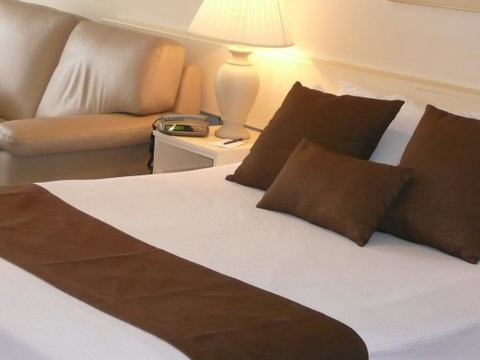 Frankston International - Whitsundays Accommodation 3