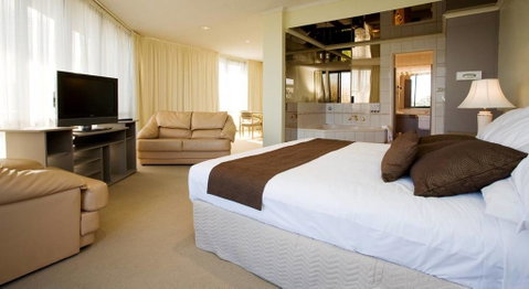 Frankston International - Whitsundays Accommodation 1