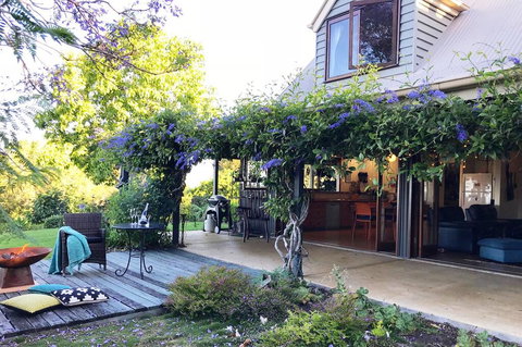 French Cottage & Loft - Whitsundays Accommodation 2