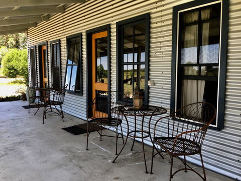 French Island Cottage - Whitsundays Accommodation 2