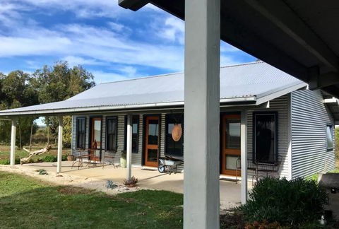 French Island Cottage - Whitsundays Accommodation 0