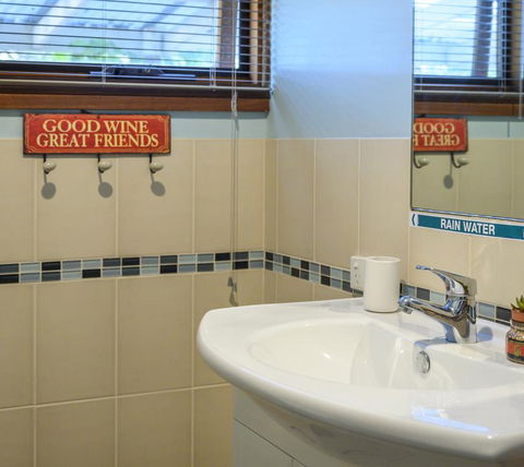 Friends At McLaren Vale - Whitsundays Accommodation 1