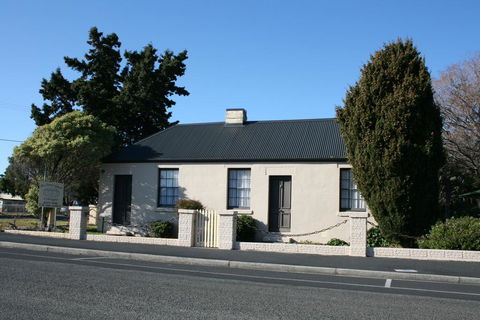 Gaol House Cottages - Whitsundays Accommodation 1