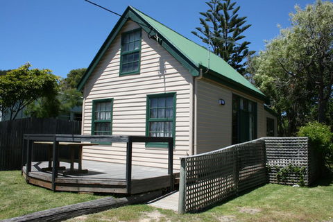 Gaol House Cottages - Whitsundays Accommodation 3