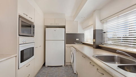 Garden Apartment @ Forster Tower - Whitsundays Accommodation 3