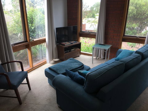 Garland Grove - Whitsundays Accommodation 2