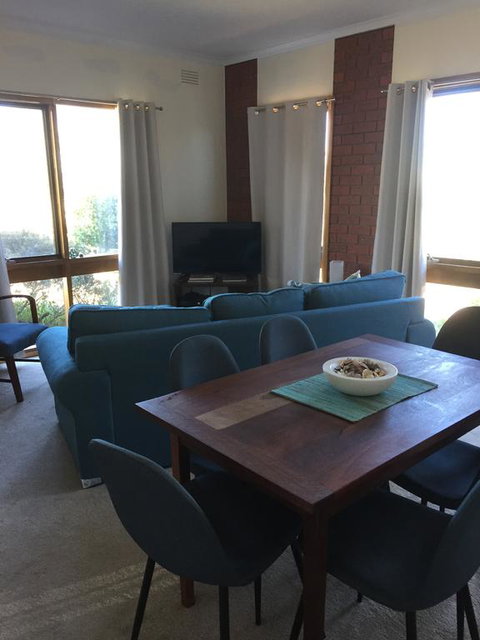 Garland Grove - Whitsundays Accommodation 3