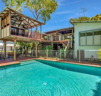 Gecko's Rest - Rainbow Shores Executive Beach House Pet Friendly Pool Wi-fi - Whitsundays Accommodation