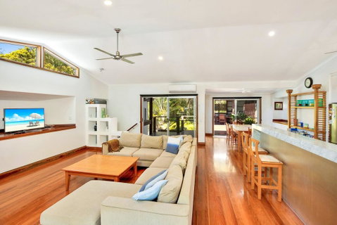 Gecko's Rest - Rainbow Shores, Executive Beach House, Pet Friendly, Pool, Wi-fi - Whitsundays Accommodation 2